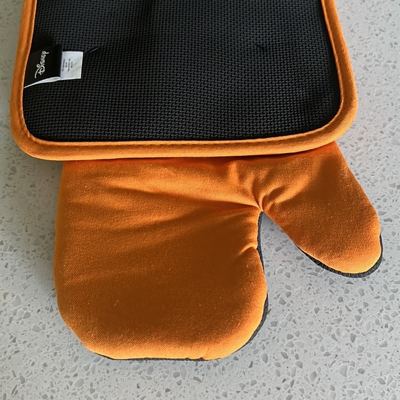 Disney Mickey Mouse Halloween Oven Mitt and Pot Holder Set - Picture 6 of 6